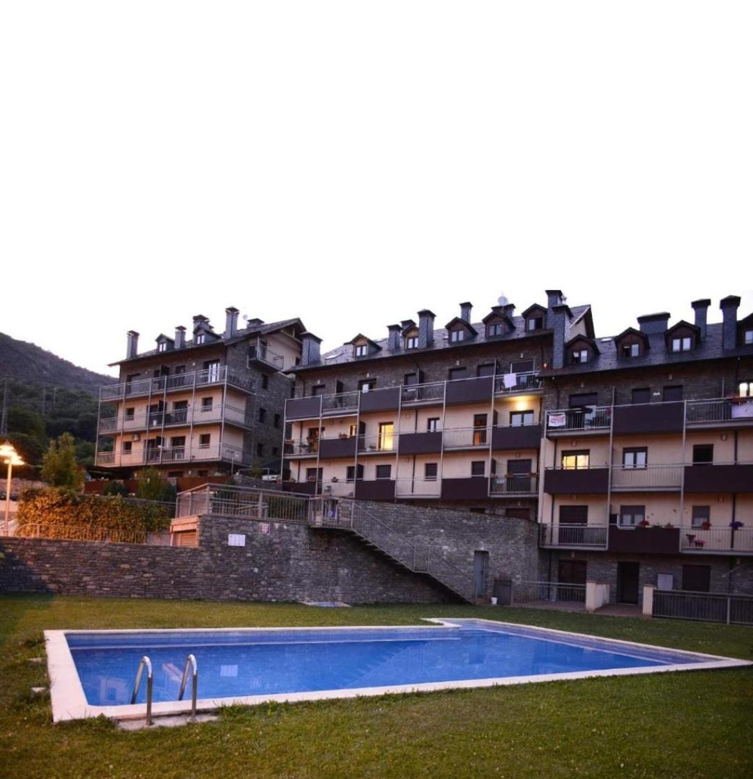 Apartaments Sort Pirineus Buitenkant foto